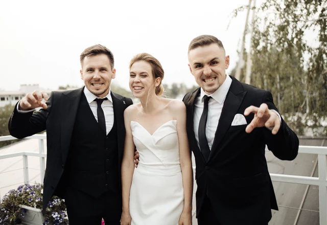 Ведущий с гитарой Сергей Веслополов - слайд 5