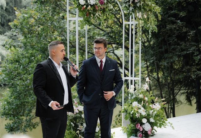 Ведущий с гитарой Сергей Веслополов - слайд 14