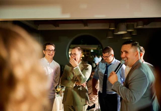 Ведущий с гитарой Сергей Веслополов - слайд 17