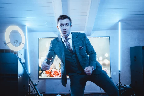 Ведущий-актер Алексей Красовский - фото 11