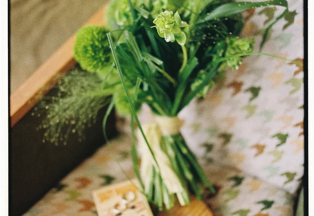 Фотограф Афина Ефимова - эмоции, пленка, репортаж | Зеленая тропа, уютная свадьба под дождем