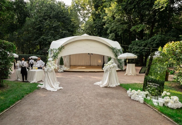 Усадьба Кусково Шатер у большой каменной оранжереи