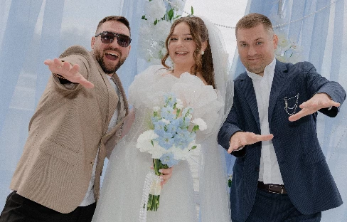 Ведущий Евгений Медведев - фото 4