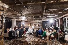 Ведущий Артем Ионов - фото 18