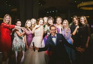 Ведущий Артем Ионов - слайд 1