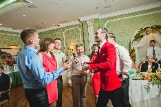 Ведущий Антон Поляков - фото 3