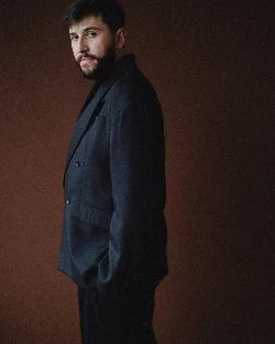 Ведущий Артем Палыч - фото 17