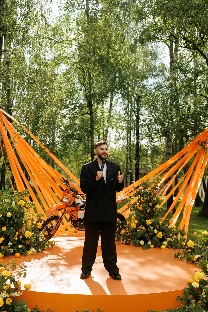 Ведущий Артем Палыч - фото 15