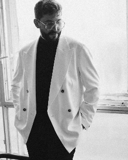 Ведущий Артем Палыч - фото 2