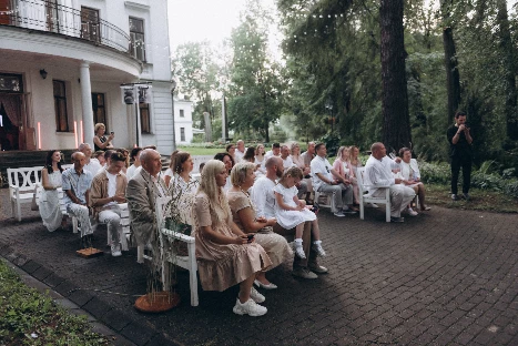 Ведущий Артем Палыч - фото 13