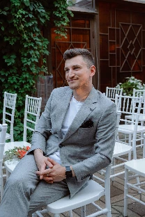 Ведущий Илья Рябов - фото 13