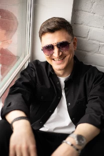 Ведущий Илья Рябов - фото 10