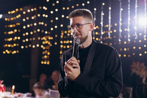 Ведущий Евгений Устьян - фото 4