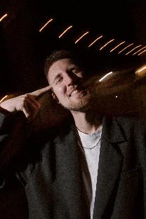 Ведущий Евгений Устьян - фото 14