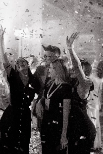 Ведущий Евгений Устьян - фото 19