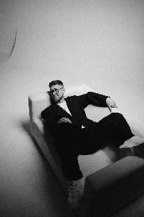 Ведущий Евгений Устьян - фото 15