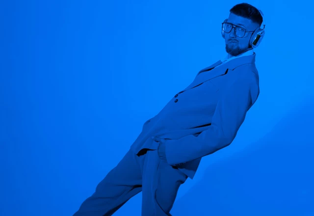 Ведущий Евгений Устьян - слайд 11