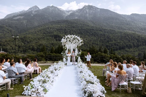 Ведущий Никита Малышев - фото 2