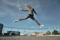 Ведущий Евгений Цветков - фото 18