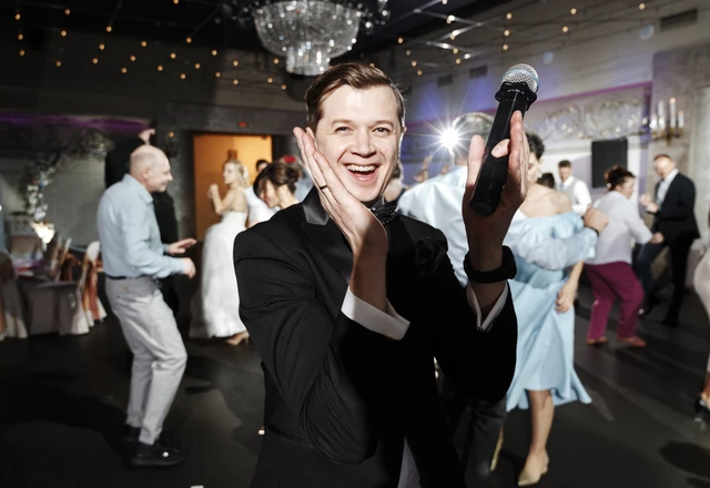 Ведущий Евгений Цветков - слайд 10