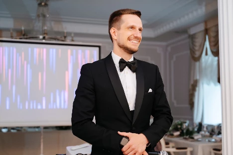 Ведущий Владимир Блинов - фото 15