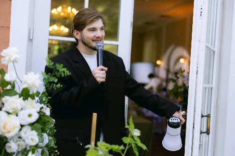 Ведущий Илья Никишин - фото 2