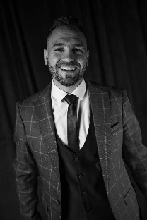 Ведущий Евгений Медведев - фото 14