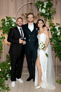 Ведущий Евгений Медведев - фото 11