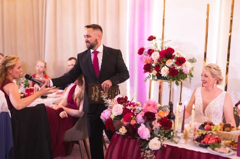 Ведущий Евгений Медведев - фото 6