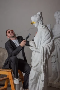 Ведущий Евгений Медведев - фото 9