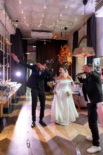 Ведущий Евгений Медведев - фото 3