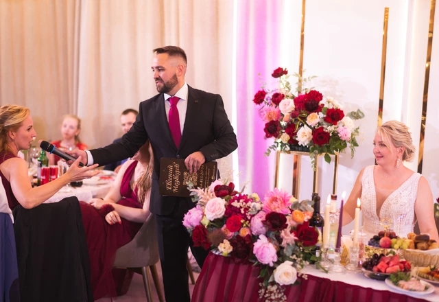 Ведущий Евгений Медведев - слайд 5