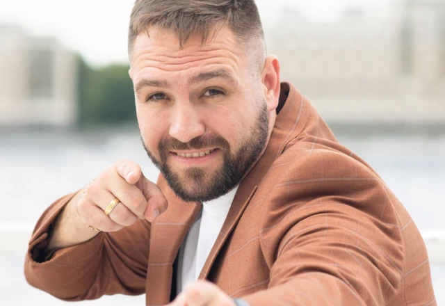 Ведущий Евгений Медведев - слайд 1