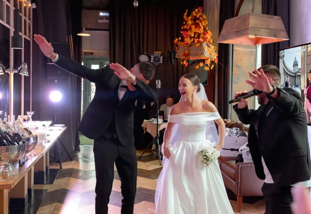 Ведущий Евгений Медведев - слайд 2