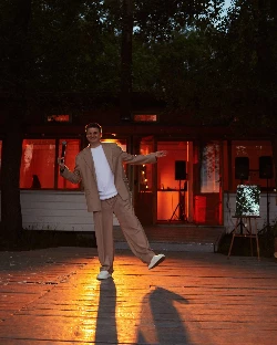 Ведущий Андрей Золотухин - фото 4