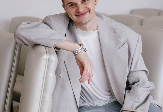 Ведущий Андрей Золотухин - слайд 11