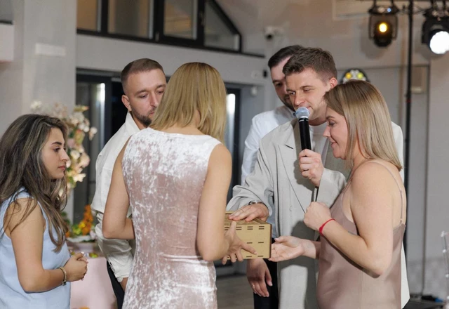 Ведущий Андрей Золотухин | Елизавета и Рафаил