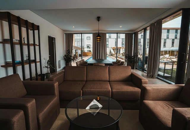 ГОУПарк Отель / GOPark Hotel  Каминный зал с патио зоной - фото 7