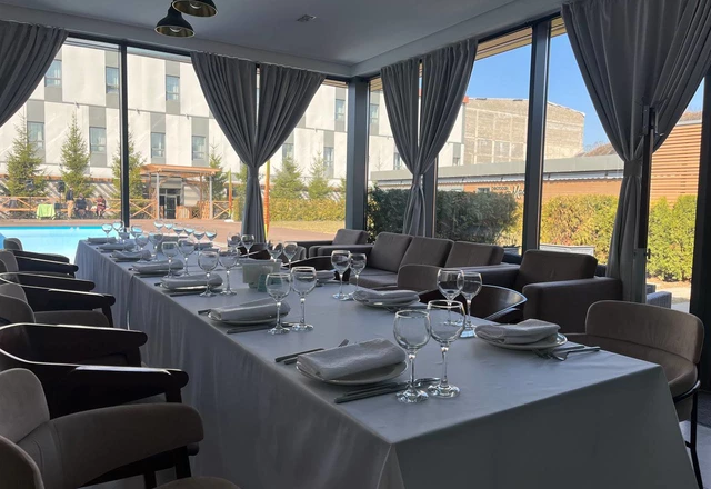ГОУПарк Отель / GOPark Hotel  Каминный зал с патио зоной - фото 4