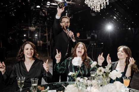 Ведущий Алексей Емельянов - фото 3