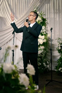 Ведущий Алексей Емельянов - фото 9