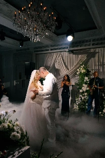 Ведущий Алексей Емельянов - фото 14