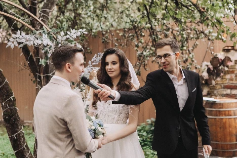 Ведущий Алексей Емельянов - фото 17