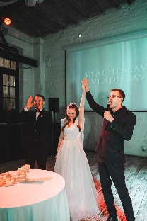 Ведущий Алексей Емельянов - фото 19