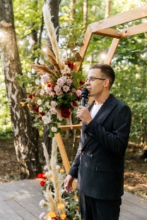 Ведущий Алексей Емельянов - фото 16