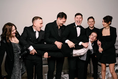 Ведущий Алексей Емельянов - фото 18