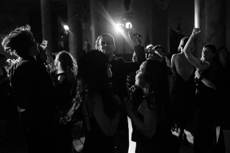 Ведущий Алексей Емельянов - фото 11