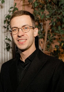 Ведущий Алексей Емельянов - фото 10