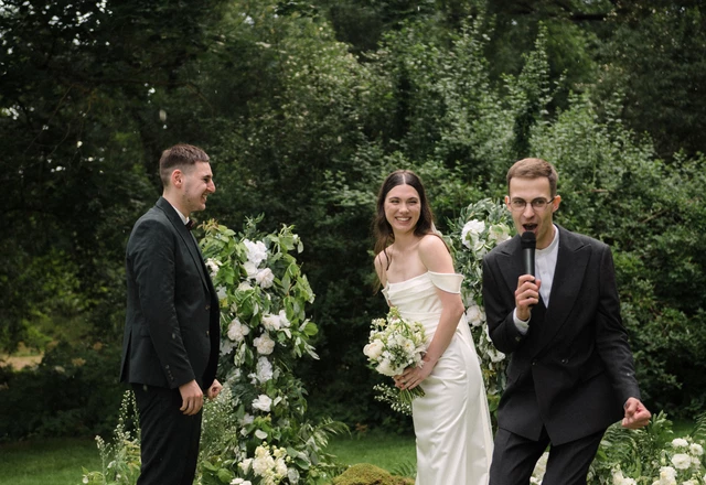 Ведущий Алексей Емельянов - фото 1