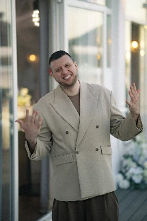 Ведущий Алексей Котов - фото 15